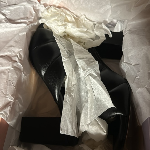 Lisa Vicky Very Sandal Black Sheep Nappa Quilted Puffer - Picture 2 of 4